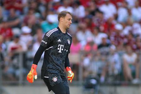 FC Bayern - TOR: Manuel Neuer - Note: 4,5 - Erlebte im Tor des Rekordmeisters einen ruhigen Abend - vielleicht zu ruhig. Hatte Glück, dass Tuta per Kopf nur die Latte traf (12.) und Lindström am Tor vorbei schob (26.). Verschätzte sich dann gegen Muani aber komplett und verschuldete höchstpersönlich einen Gegentreffer (64.). Konnte sich nicht nennenswert auszeichnen.