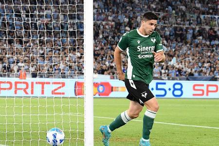 Giovanni Simeone (27, Hellas Verona) - Die 'Marca' aus Spanien hat den Sohn von Atlético-Trainer Diego Simeone beim BVB ins Spiel gebracht. Geht es nach 'Ruhr Nachrichten', wurde das Gerücht aber vor allem deshalb gestreut, um mehr Aufmerksamkeit zu erzeugen. Der 27-Jährige wird daher nicht für die Borussia auflaufen.