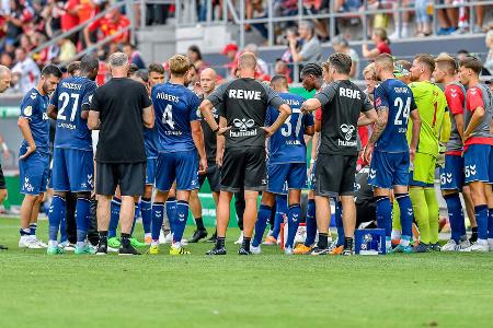 Welches Team stürzt ab? - Im Vergleich zur Vorsaison ist der 1. FC Köln ein ganz heißer Kandidat. Auch ein Steffen Baumgart kann nicht zaubern, der Effzeh dürfte nach der tollen Saison 2021/2022 wieder auf Normalmaß gestutzt werden. Das Pokal-Aus in Regensburg gab bereits einen ersten Vorgeschmack, bald kommt noch die Zusatzbelastung aus der Conference League hinzu. Für den Klassenerhalt wird's dennoch reichen.