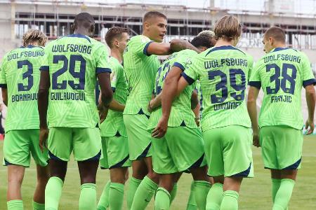 Welche Mannschaft muckt auf? - Anhängern von fanstärkeren Vereinen ist der VfL Wolfsburg meist ein Dorn im Auge. Sonderlich viel Glanz strahlen die Niedersachsen auch weiterhin nicht aus, der Kader verfügt jedoch über viel Qualität. Und da in Niko Kovac ein hervorragender Zusammenschweißer als Trainer verpflichtet wurde, stehen die Chancen gut, dass die Wölfe 22/23 wieder ein Wörtchen um die Europacup-Plätze mitreden können.