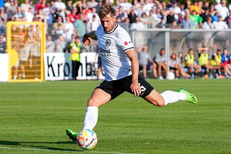 Christopher Lenz - Note: 4,0 - Stand regelmäßig sehr tief auf seiner Seite, hatte aber trotzdem nicht alles im Griff. Ließ wiederholt Durchbrüche auf seiner Seite zu und stand mitunter zu weit von Valverde entfernt. Im Duell um freie Bälle ließ er sich ebenfalls zu oft abkochen. In der Offensive immerhin punktuell mit Ideen.