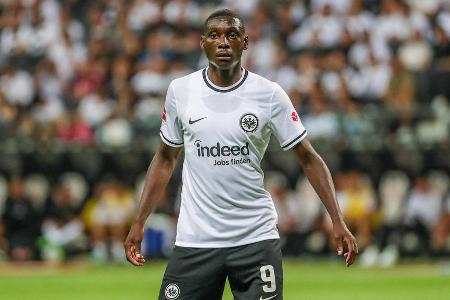Kolo Muani (ab 58.) - Note: 3,5 - Kam wie beim Bundesligaauftakt von der Bank und brachte mit seinem Tempo direkt frischen Wind. Hatte seine gelungenen Aktionen aber meist auf den Außenbahnen, in der heißen Zone derweil oft überhastet. Entwickelte deshalb nicht den Zug zum Tor wie noch gegen Bayern. Blieb ohne Abschluss in der letzten halben Stunde.