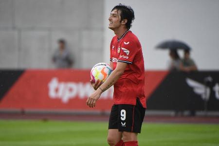 Sardar Azmoun (ab 66.) - Note: 3,0 - Gestaltete das Geschehen im Mittelfeld deutlich offensiver. Spielte mit seinem ersten Kontakt gleich eine Chance für Schick heraus. Konnte solche Szenen zwar danach nicht mehr regelmäßig kreieren, belebte das Spiel unter dem Strich aber doch merklich.