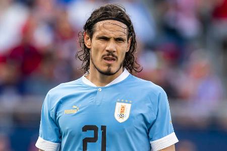 Edinson Cavani (35, vereinslos) - Zuletzt bei Manchester United, wo er immerhin noch 19 Tore in 59 Pflichtspielen erzielte. Laut 'Sport1' und 'Bild' beschäftigt sich der BVB mit dem Uruguayer, erste Gespräche sollen geführt worden sein. Doch laut 'Ruhr Nachrichten' wäre Cavani als Gesamtpaket - obwohl er ablösefrei käme - zu teuer. Berichten zufolge kann und will der BVB nicht mehr als zehn Mio. Euro ausgeben.