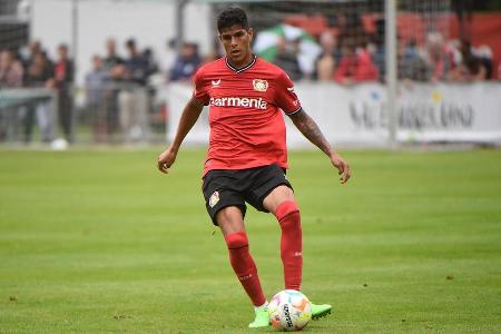 Piero Hincapié (bis 79.) - Note: 4,0 - Räumte Adeyemi in den direkten Duellen teilweise robust ab. Ließ diesen Einsatz im Stellungsspiel allerdings vermissen. Stand vor dem 0:1 ganz schlecht und verteidigte den freien Ball auf der Linie ebenfalls nicht gut (10.). Von Hazard ließ er sich obendrein mitunter auf dem Flügel düpieren.