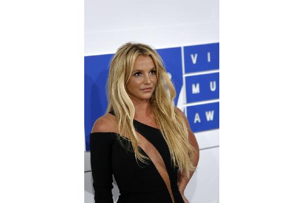 Britney Spears hat in ihrem Leben schon viele Produkte mit ihrem Gesicht beworben, darunter Skechers, Polaroid und Pepsi.