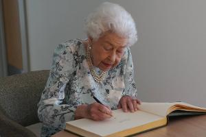 Queen Elizabeth II.: Ihre Signatur erscheint erstmals auf einer Münze