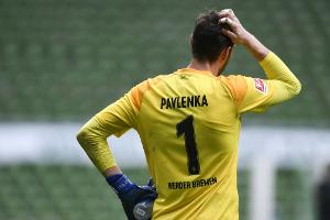 Gebrochene Nase: Werders Keeper Pavlenka mit Maske