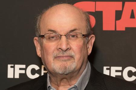 Salman Rushdie auf der Bühne mit Messer angegriffen