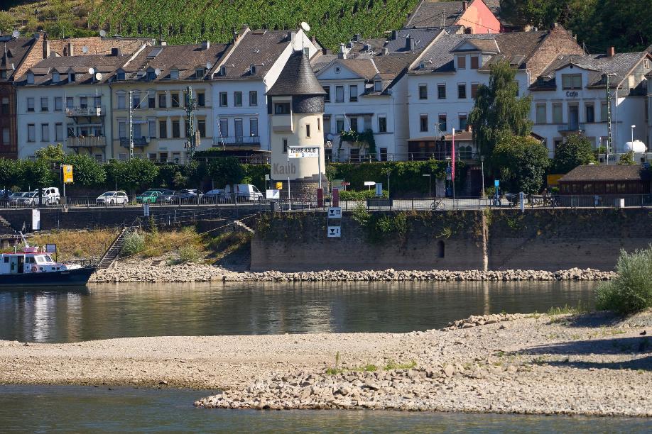 Der Pegelturm am Mittelrhein bei Kaub. In Kaub wird einer der wichtigsten Bezugspegel für die Rheinschifffahrt am Mittelrhein gemessen.