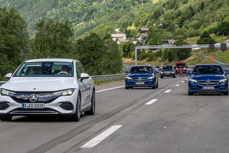 Mercedes EQE 350+ C300e C300d auf Autobahn