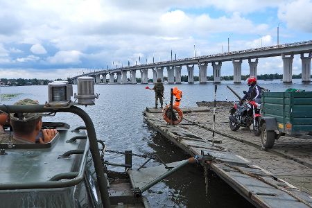 Antonovsky Brücke für russische Nachschublieferung zerstört