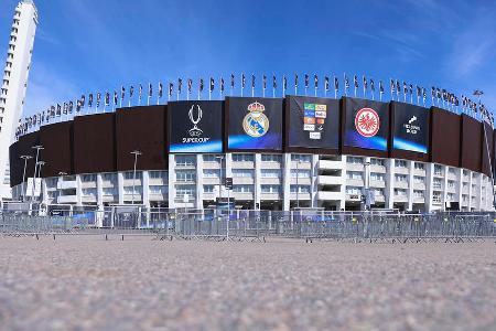 UEFA Super Cup: Das sind die Sieger seit 2000 - 2022 ging der Titel an Real Madrid. Doch wer hat die begehrte UEFA-Super-Cup-Trophäe eigentlich in den letzten Jahren gewonnen? Wir werfen einen Blick zurück bis ins Jahr 2000. Die Titelträger im Überblick: UEFA Super Cup: Das sind die Sieger seit 2000 - 2022 ging der Titel an Real Madrid. Doch wer hat die begehrte UEFA-Super-Cup-Trophäe eigentlich in den letzten Jahren gewonnen? Wir werfen einen Blick zurück bis ins Jahr 2000. Die Titelträger im Überblick: