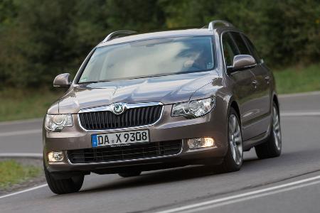 Skoda Superb Combi 2.0 TDI Eleg., Frontansicht