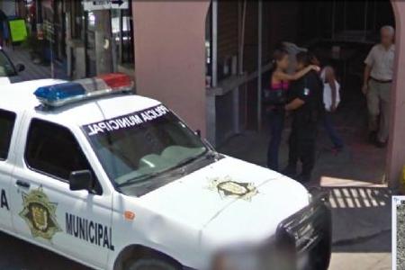 Dieser Polizist aus Reynosa, Tamaulipas (Mexiko) hat seine Liebste getroffen.