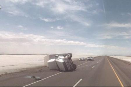 Dieser Truck hat sich in Provo, Utah (USA) überschlagen. Wahrscheinlich waren starke Winde schuld.