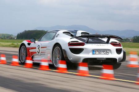 Porsche 918 Spyder, Heckansicht, Slalom