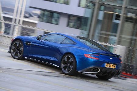 Aston Martin V12 Vanquish S, Heckansicht