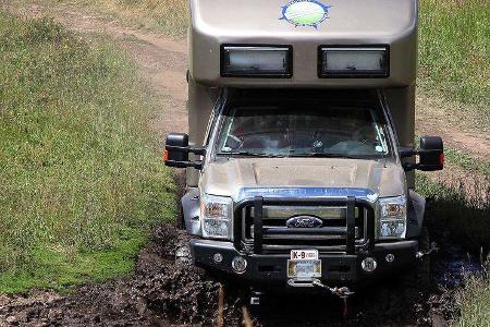 Auf Basis der beiden schwersten Ford-Pickups, dem F-550 und dem riesigen F-650, entstehen autarke Wohneinheiten mit der Gara...