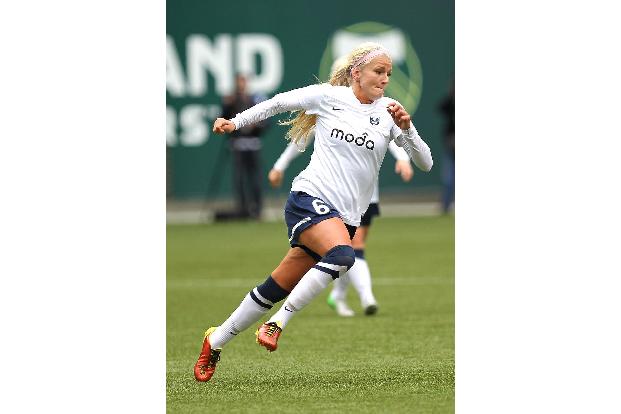 Kaylyn Kyle Fußball.jpg