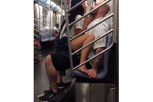 Dieses Paar hat Sex in der U-Bahn fntdt