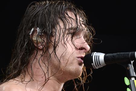 Joel O'Keeffe (singt bei 