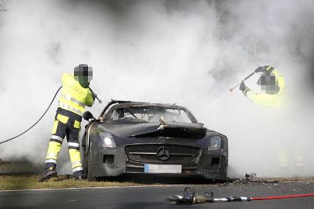 Erlkönig Mercedes SLS AMG Black Series Unfall abgebrannt