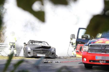 Erlkönig Mercedes SLS AMG Black Series Unfall abgebrannt