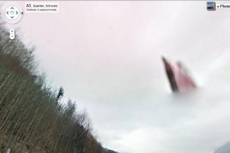 In der Schweiz machten die Google-Street-View-Kameras dieses seltsame Bild über einem See in Quarten. Die Gestalt erinnert a...