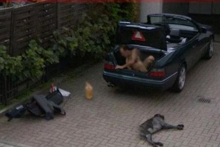 Es gibt Menschen, die machen verrückte Dinge, wenn sie wissen, wann und wo ein Google-Street-View-Fahrzeug vorbei fahren wir...