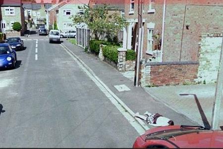 Für Entsetzen sorgte August 2010 dieses Bild in Großbritannien: Es hatte den Anschein, als habe die Google Street View-Kamer...