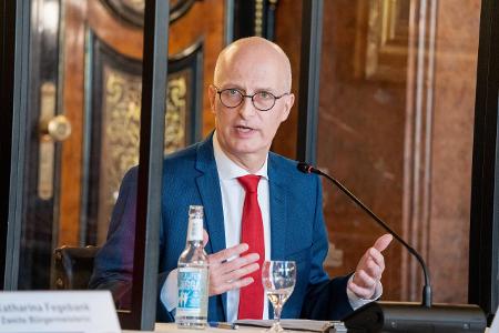 Peter Tschentscher (SPD) verkündet Corona-Maßnahmen für Hamburg