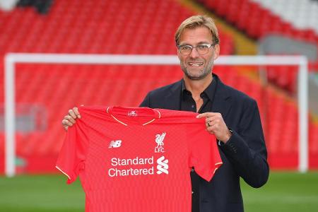 Nach dem Ende des Kapitels BVB zieht es Klopp auf die Insel. Beim Traditionsklub FC Liverpool findet der Coach ein neues Zuh...