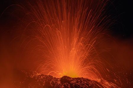 Vulkanausbrüche weltweit: Spektakuläre Bilder aus dem Erdinneren