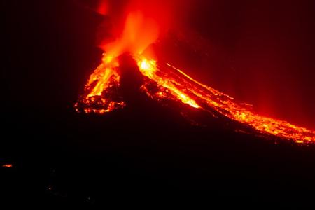 Vulkanausbrüche weltweit: Spektakuläre Bilder aus dem Erdinneren