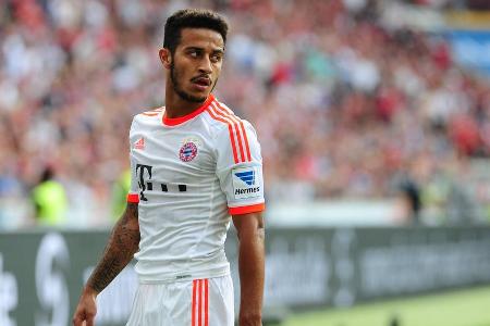 Thiago-Debüt beim FC Bayern: Diese Elf stand auf dem Platz - Am 17. August 2013 - also vor genau neun Jahren - gab einer der besten Techniker in der Vereinsgeschichte sein Debüt für den FC Bayern. Beim 1:0-Auswärtssieg gegen Eintracht Frankfurt lief Thiago erstmals für den Rekordmeister auf. In den folgenden sieben Jahren folgten sieben deutsche Meisterschaften und ein Champions-League-Sieg. Diese Elf stand 2013 im ersten Spiel mit Thiago auf dem Rasen: Thiago-Debüt beim FC Bayern: Diese Elf stand auf dem Platz - Am 17. August 2013 - also vor genau neun Jahren - gab einer der besten Techniker in der Vereinsgeschichte sein Debüt für den FC Bayern. Beim 1:0-Auswärtssieg gegen Eintracht Frankfurt lief Thiago erstmals für den Rekordmeister auf. In den folgenden sieben Jahren folgten sieben deutsche Meisterschaften und ein Champions-League-Sieg. Diese Elf stand 2013 im ersten Spiel mit Thiago auf dem Rasen: