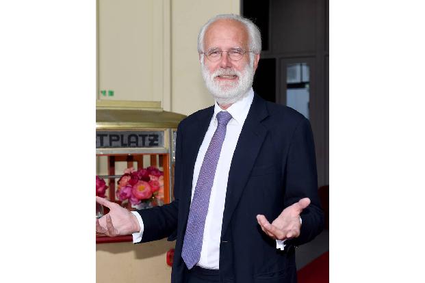 Zuletzt hatte Harald Schmidt durch ein Kokettieren mit seinem Impfstatus (ist er geimpft oder nicht?) für hochgezogene Augenbrauen gesorgt.