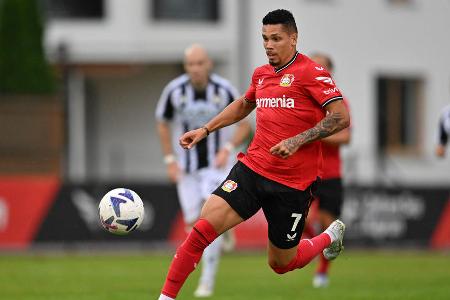 Paulinho (Bayer Leverkusen) - Vertrag bis 2023 - In den letzten Wochen verdichteten sich die Anzeichen, dass der Youngster in Leverkusen keine Zukunft mehr hat. 'kicker' und 'Bild' berichteten von sehr konkretem Interesse aus seiner brasilianischen Heimat. Wahrscheinlich macht Bayer mit ihm unter dem Strich allerdings Verlust. Die einst gezahlten 18,5 Millionen Euro dürfte die Werkself nicht erzielen können.