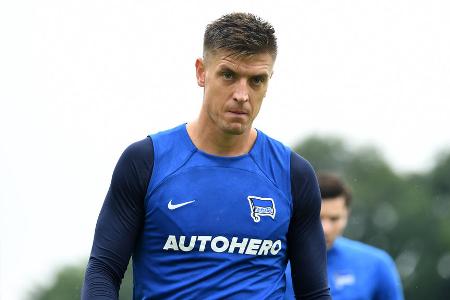 Krzysztof Piatek (Hertha BSC) - Vertrag bis 2025 - Als die Millionen von Investor Lars Windhorst hereinflatterten, machte der Hauptstadtklub den Polen zu einem seiner Star-Einkäufe - mit entsprechenden Bezügen. Jetzt, wo das Geld weg ist, will Hertha das üppige Salär nicht mehr bezahlen, zumal die Leistungen bei Piatek selten stimmten. Zuletzt war er an die AC Florenz verliehen, nun soll er beim FC Turin Thema sein.