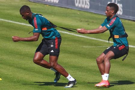 Bouna Sarr (FC Bayern München) - Vertrag bis 2024 - Weger der Verpflichtung des Rechtsverteidigers stand FCB-Sportvorstand Hasan Salihamidzic einst mächtig in der Kritik, stellte der Senegalese doch nie unter Beweis, Bayern-Format zu haben. Da der Fehler in diesem Sommer durch den Mazraoui-Deal ausgebügelt wurde, ist sein Kaderplatz weg. Deshalb soll er noch gehen.