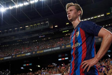 Frenkie de Jong (FC Barcelona) - Das Tauziehen zwischen Barca und de Jong wird immer mehr zur Schlammschlacht. Der Niederländer will bleiben, die Katalanen ihn aber aufgrund seines hohen Gehaltes unbedingt verkaufen. Manchester United oder der FC Chelsea könnten Abhilfe leisten.