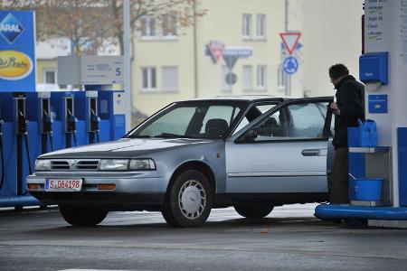 Nissan Maxima 3.0 V6, Tankstelle