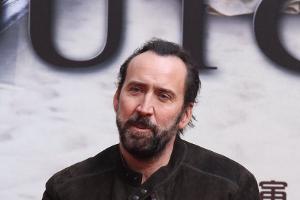 Nicolas Cage trägt jetzt eine knallrote Mähne