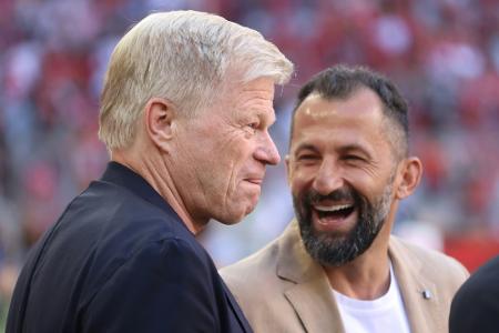 Hoeneß lobt Kahn und Salihamidzic Hoeneß lobt Kahn und Salihamidzic