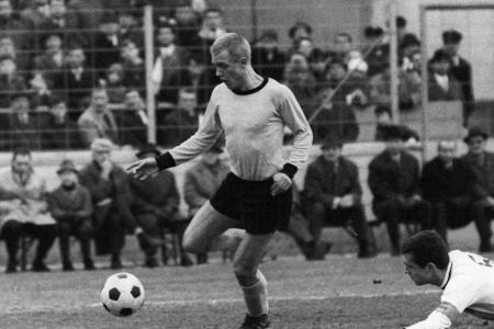 Platz 15: Sigfried Held - 44 Tore in 230 Spielen für den BVB