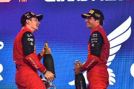 Als noch alles gut war ... - In den ersten drei Rennen läuft bei Ferrari beinahe alles nach Maß: Doppelerfolg zum Saisonauftakt in Bahrain mit Leclerc als Sieger, Platz zwei für den Monegassen in Saudi-Arabien und Platz drei für Teamkollege Carlos Sainz. In Australien fährt Leclerc dann erneut zum Sieg - mit mehr als 20 Sekunden Vorsprung.