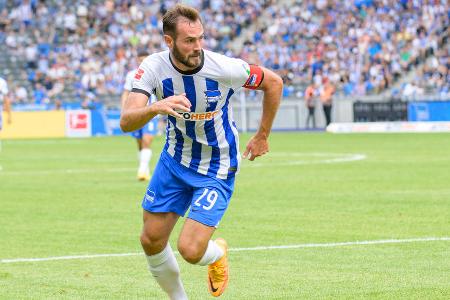 Lucas Tousart - Note: 3,0 - Startete im Mittelfeld sehr engagiert und führte viele Duelle um den Ball. Konnte die Dortmunder Vorstöße phasenweise mit guter Quote vereiteln und tauchte bei den Angriffen seiner Mannschaft auch vorne mit auf. Wurde wie viele Mitspieler mit der Zeit aber etwas passiver. Trotzdem stimmte seine Zweikampfquote.