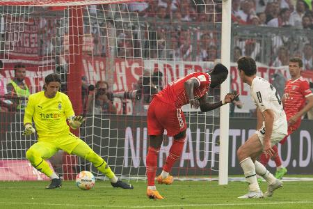FC Bayern vs. Gladbach: Noten und Einzelkritik - Im Topspiel des 4. Spieltages empfing der FC Bayern am Samstagabend Borussia Mönchengladbach. In einem packenden Duell lieferten sich die beiden Spitzenklubs bis zum Ende einen heißen Fight. Spielerisch überlegene Münchner kamen gegen leidenschaftlich verteidigende Fohlen letztlich nur zu einem 1:1. Alle Akteure in der Einzelkritik: FC Bayern vs. Gladbach: Noten und Einzelkritik - Im Topspiel des 4. Spieltages empfing der FC Bayern am Samstagabend Borussia Mönchengladbach. In einem packenden Duell lieferten sich die beiden Spitzenklubs bis zum Ende einen heißen Fight. Spielerisch überlegene Münchner kamen gegen leidenschaftlich verteidigende Fohlen letztlich nur zu einem 1:1. Alle Akteure in der Einzelkritik: