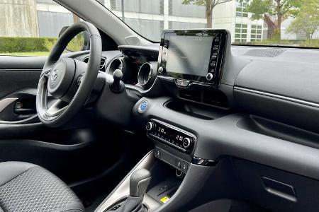 8/2022, Mazda 2 Hybrid
