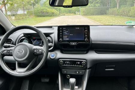 8/2022, Mazda 2 Hybrid